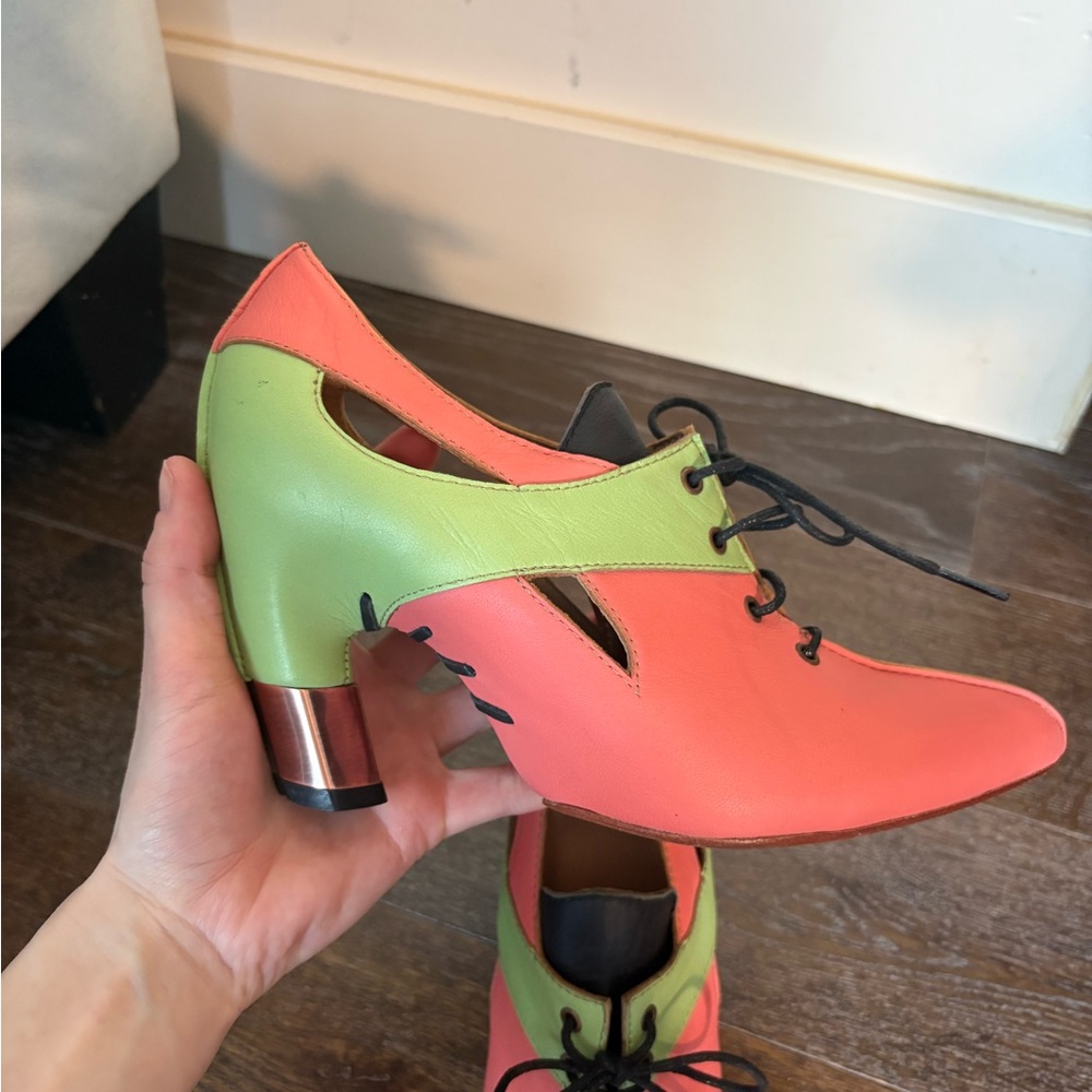 John Fluevog Stylish Pink and Green Heeled Shoes - Picture 8 of 10